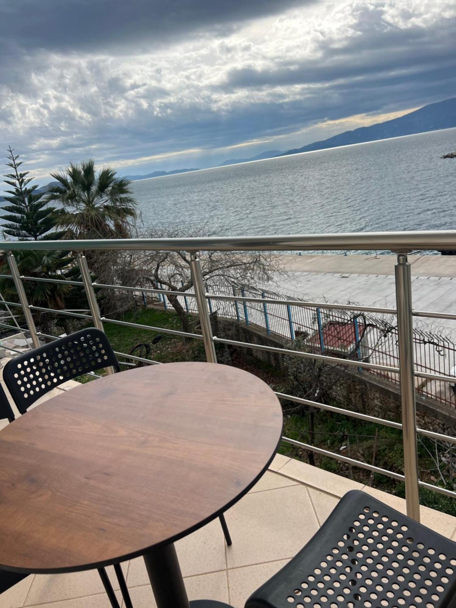 Majki Beach Apartments Sarandë Exteriör bild