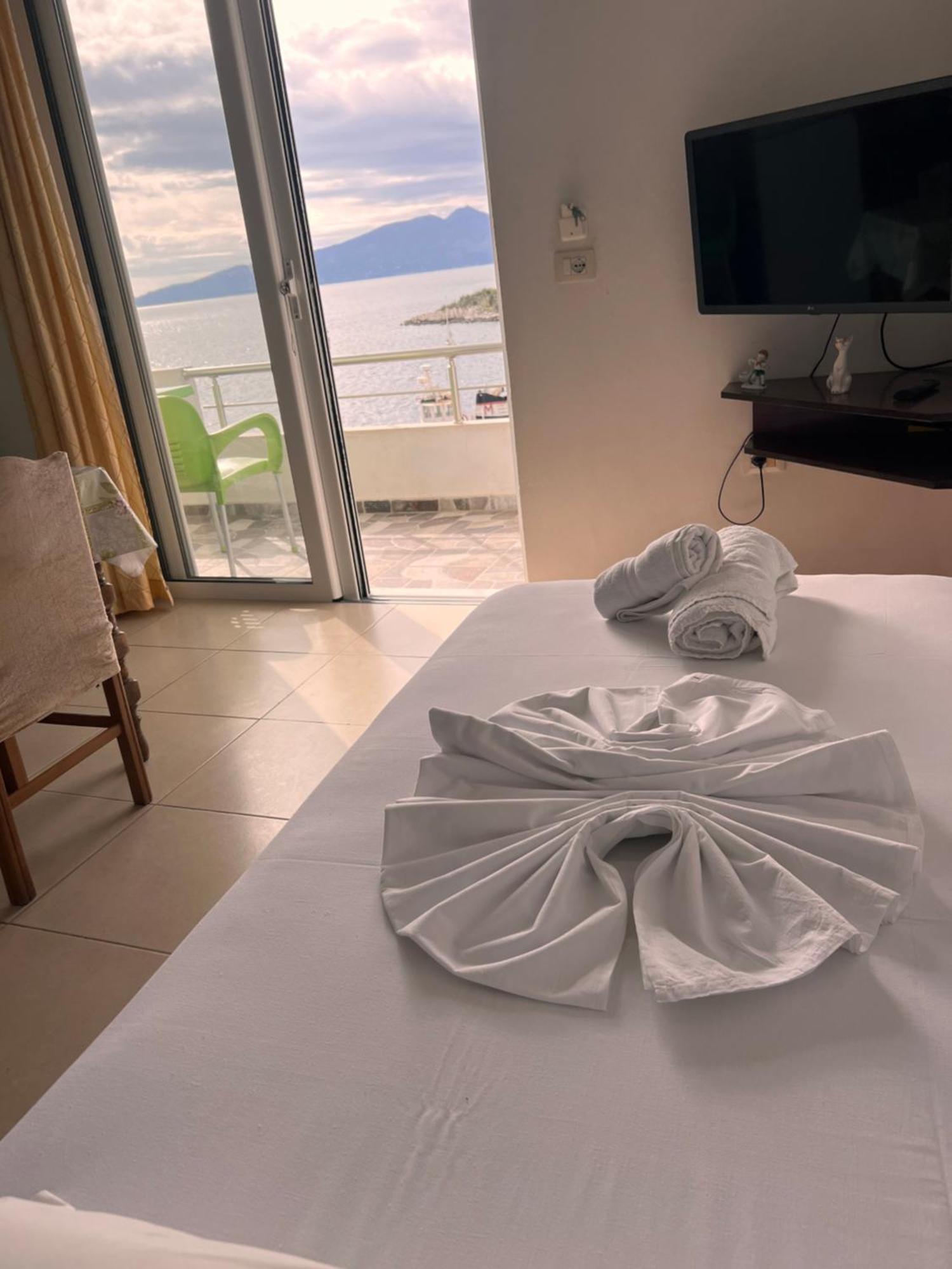 Majki Beach Apartments Sarandë Exteriör bild