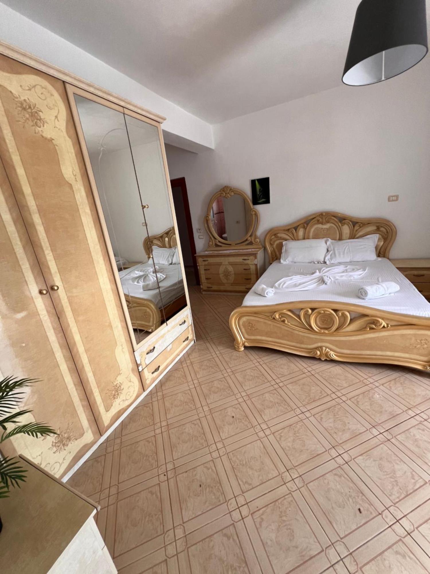 Majki Beach Apartments Sarandë Exteriör bild