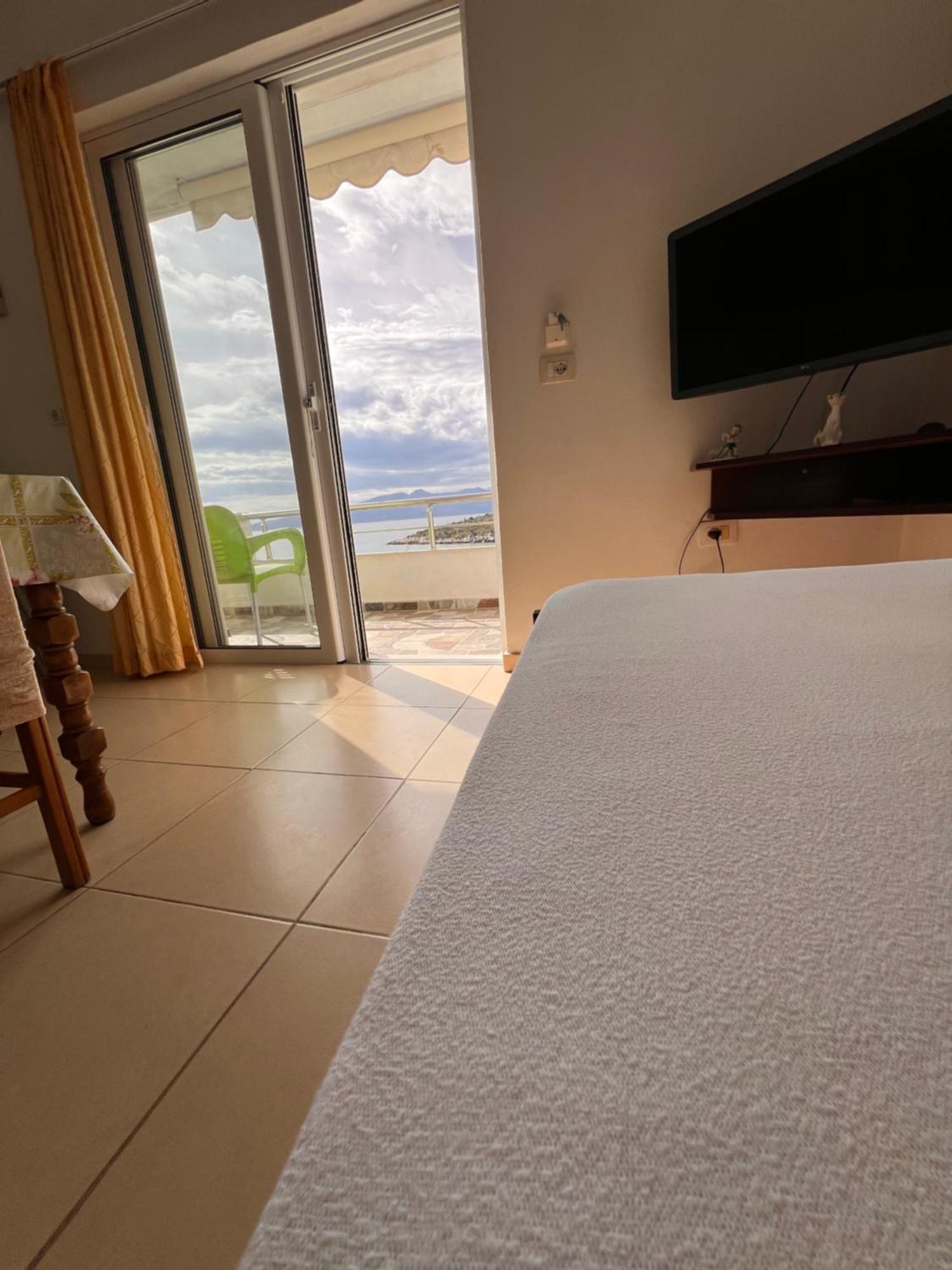 Majki Beach Apartments Sarandë Exteriör bild